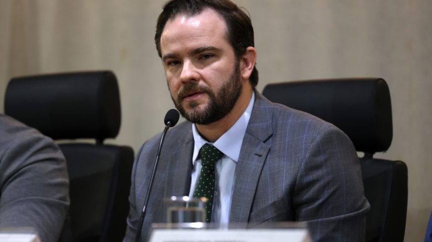 Ministro da Fazenda vai falar sobre aspectos econômicos da redução da jornada de trabalho