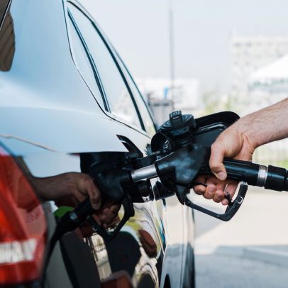 Governo cria subsídio de até R$ 0,89 para conter preço da gasolina