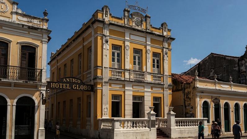 Prédio histórico do início do século vinte que preserva a arquitetura eclética e a vista panorâmica de João Pessoa