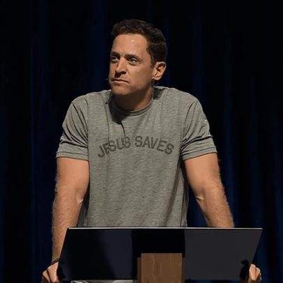 Pastor da megachurch SBC renuncia abruptamente, diz estar apto para ministério