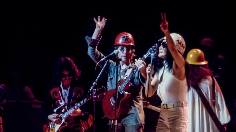 A LUTA - No show One to One: casal arrecadou fundos para crianças vulneráveis e apresentou canções de protesto (Sahm Doherty/Getty Images)