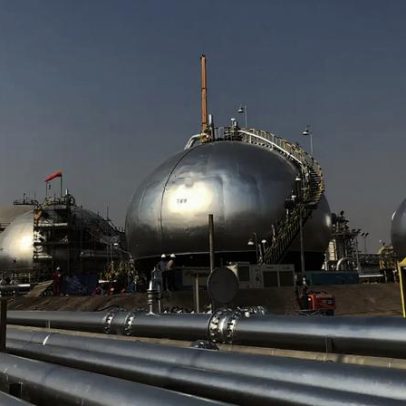 OPEC+ aumenta produção diante da saída dos Emirados e bloqueio de Ormuz