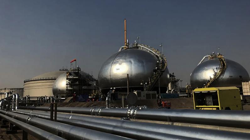 Unidade de processamento de petróleo bruto da Saudi Aramco, em Abqaiq, na Arábia Saudita
