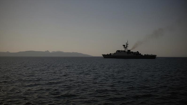 ARQUIVO: Navio de guerra "Sahand" da Marinha do Irã navega ao longo do Golfo Pérsico, perto do estreito de Ormuz, cerca de 1.320 km ao sul de Teerã, em 30 de abril de 2019.