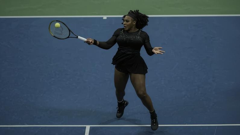Serena Williams durante partida que marcou sua despedida das quadras