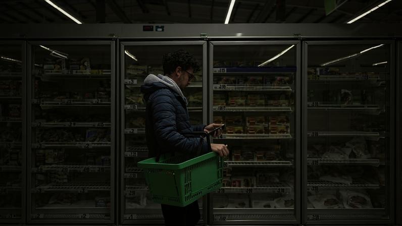 Alimentos e bebidas lideram a exigência socioambiental do consumidor brasileiro (Reprodução/Getty Images)