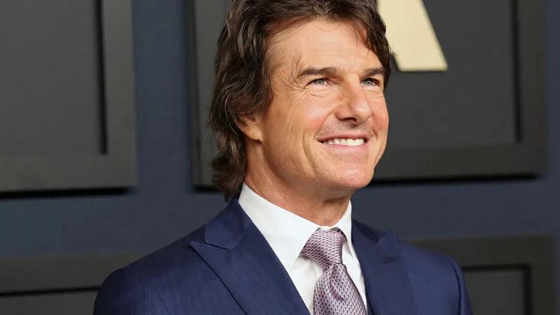 Tom Cruise na entrada do jantar dos indicados ao Oscar 2023 - (Monica Schipper/WireImage/Getty Images)