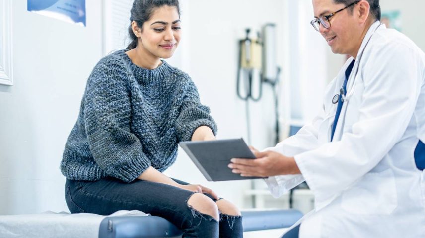 CONFIANÇA - Relação médico-paciente: sistemas de IA podem ajudar profissionais a fazer consultas mais empáticas e efetivas (FatCamera/Getty Images)
