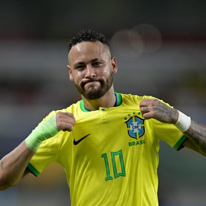 Neymar reage com deboche a questionamento sobre lesão na panturrilha