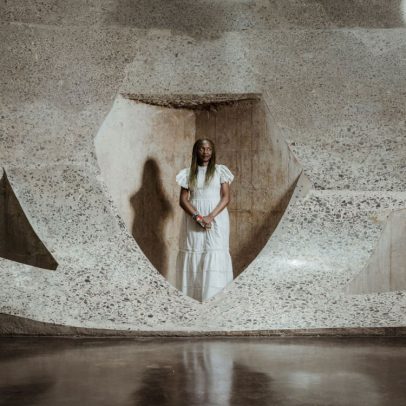 Her Venice Biennale abre; Fundação Koyo Kouoh é lançada em memória de curadora