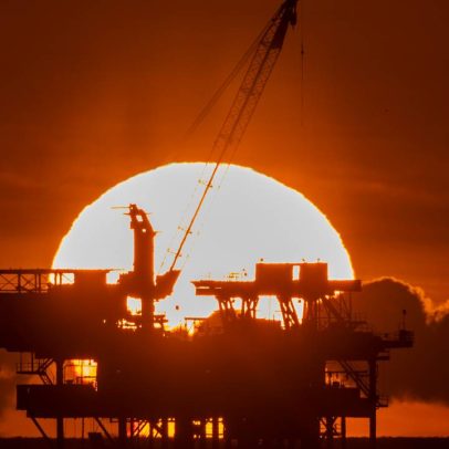 Conflito no Oriente Médio derruba estoques globais de petróleo em ritmo recorde