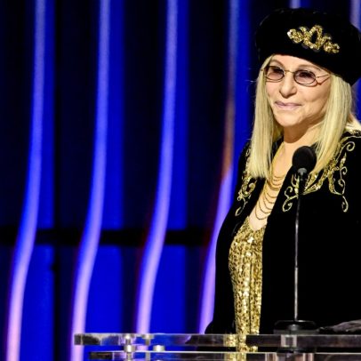 Barbra Streisand não participa da cerimônia de Cannes por lesão no joelho
