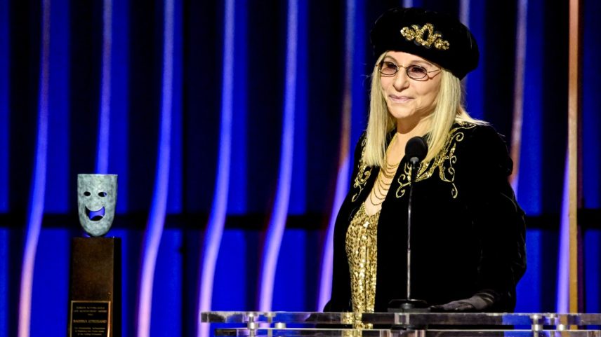 Barbra Streisand não participa da cerimônia de Cannes por lesão no joelho