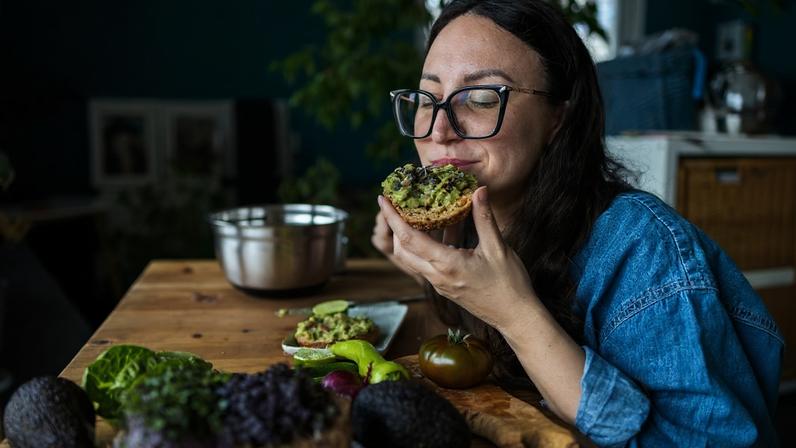 Cinco truques mentais para comer melhor sem sofrer na dieta