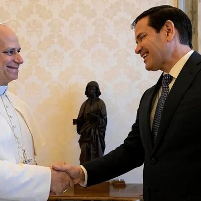 Secretário de Trump visita Vaticano em meio a tensão com o Papa e Meloni