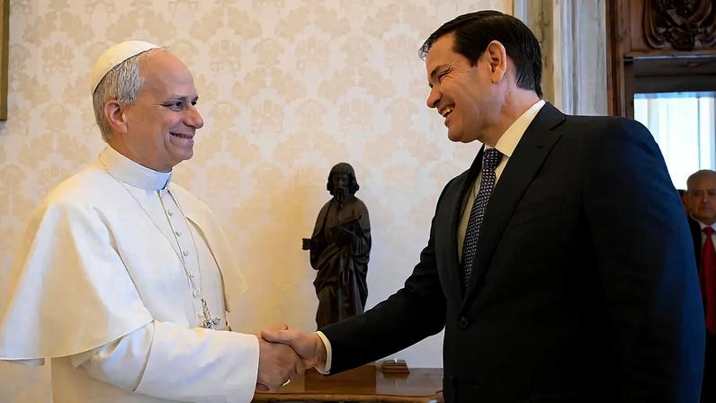 O Papa Leão XIV em encontro com Marco em 2025 (Simone Risoluti Vatican Media/Getty Images)