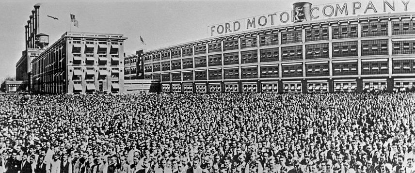 Fábrica da Ford em Highland Park, em Michigan, nos EUA, em 1916, onde eram produzidos os modelos Ford-T (Sjöberg Bildbyrå/ullstein bild/Getty Images)