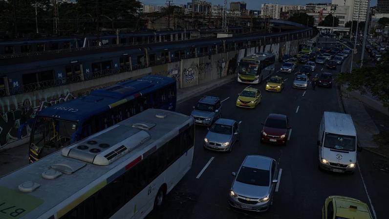 Imagem de um ônibus na rua