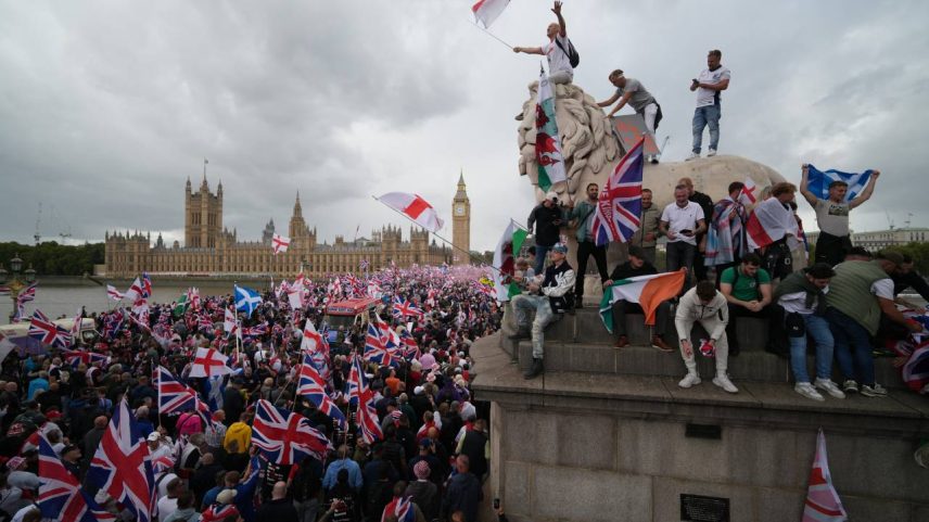 Em setembro de 2025, marcha organizada pelo UTK reuniu cerca de 150 mil pessoas (Christopher Furlong/Getty Images)