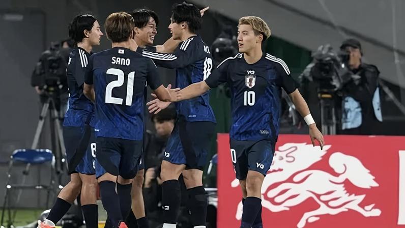 Japão comemorando virada sobre o Brasil