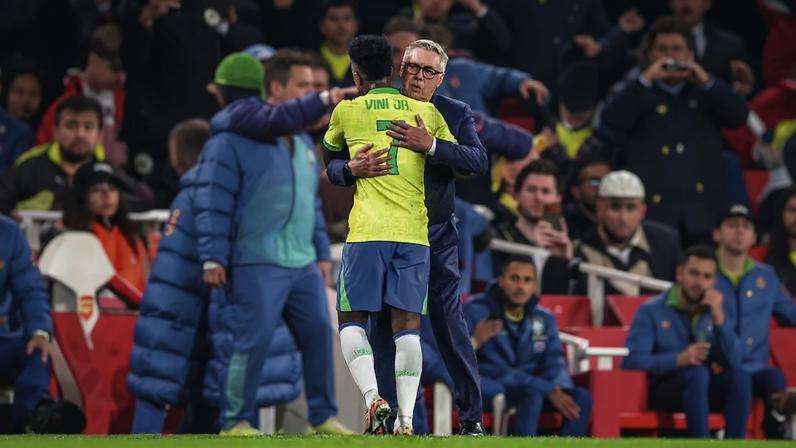 COMO MANDA O FIGURINO - O italiano com Vinicius Jr.: mais do mesmo (Catherine Ivill/AMA/Getty Images)