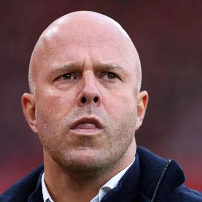 Liverpool encerra contrato com Arne Slot com efeito imediato
