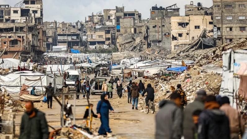 Confinados a um terço do enclave desde o cessar-fogo, palestinos residentes em Gaza têm que viver em acampamentos improvisados e edifícios destruídos