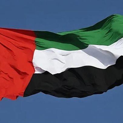 Ataque iraniano fere três nos Emirados Árabes, dizem autoridades