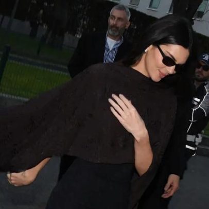 Kendall Jenner, Gucci e os novos códigos de desejo do vestido midi dos anos 90