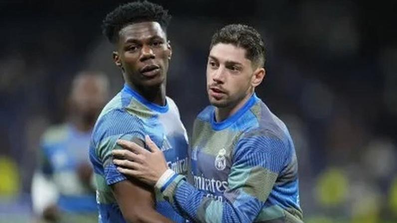 Federico Valverde e Aurélien Tchouaméni durante aquecimento do Real Madrid