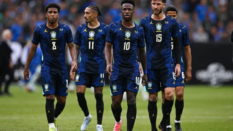 Jogadores da Seleção Brasileira durante a partida contra a França