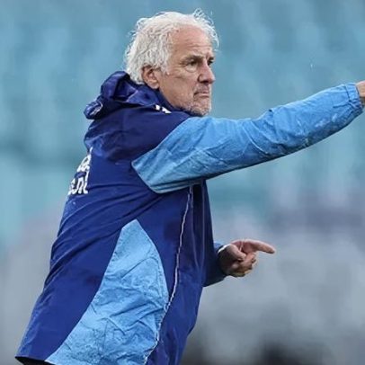 Técnico de Curaçao deixa o cargo um mês antes da Copa do Mundo