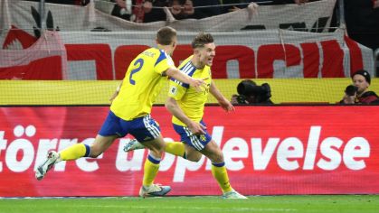 Viktor Gyökeres celebra gol pela Suécia na final da repescagem europeia contra a Polônia.