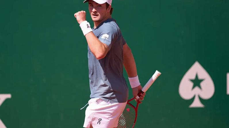 João Fonseca em ação no Masters 1000 de Monte Carlo (Mateo Villalba/Getty Images)