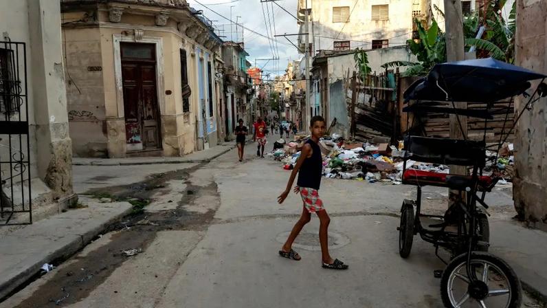 Urgência: miséria extrema pressiona por mudança mais rápida em Cuba do que na Venezuela // (Magdalena Chodownik/Anadolu/Getty Images)