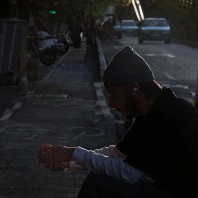 Internet retorna no Irã após blackout de 3 meses