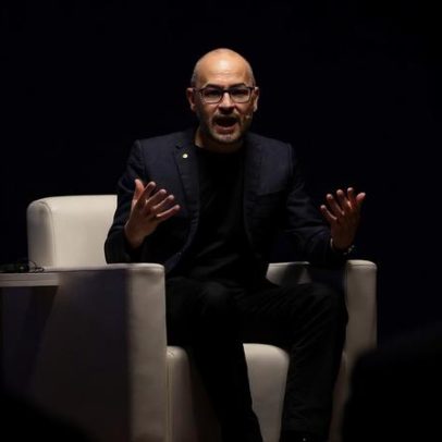 Demis Hassabis vê cortes de empregos em IA como desnecessários