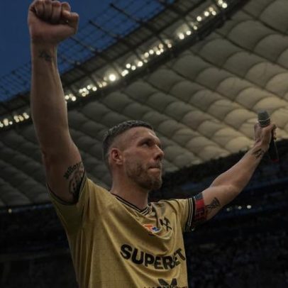 Podolski vira campeão com equipe que não vencia há 38 anos