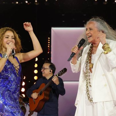 Shakira envia áudio para Maria Bethânia após dueto desafinado em Copacabana