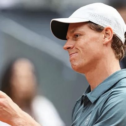 Sinner atribui desgaste e falta de energia à eliminação em Roland Garros