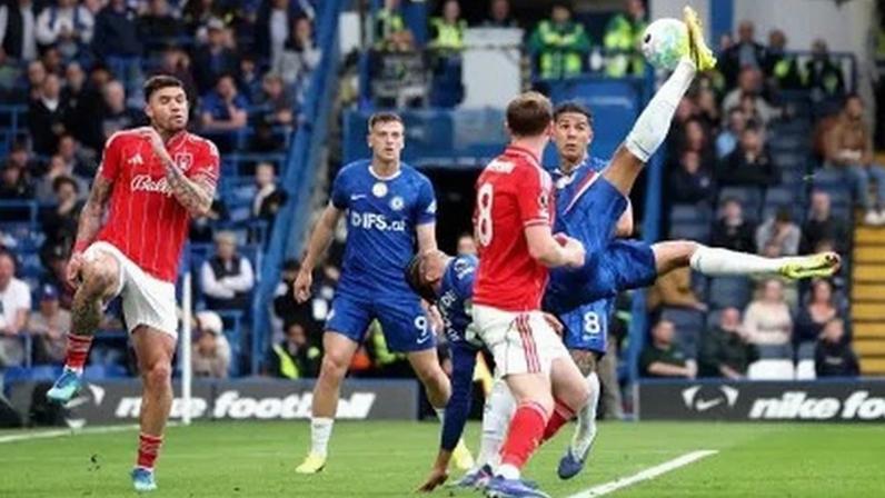 João Pedro faz gol de bicicleta pelo Chelsea