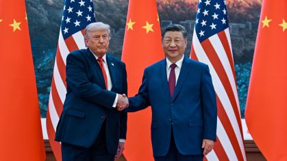 O presidente dos EUA, Donald Trump, é recebido pelo presidente chinês, Xi Jinping, no Grande Salão do Povo, em 14 de maio de 2026, em Pequim, China