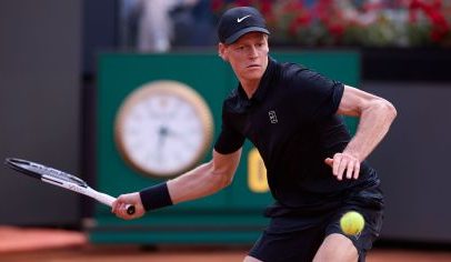 Sinner vence Rublev, avança às semis de Roma e quebra recorde de Djokovic