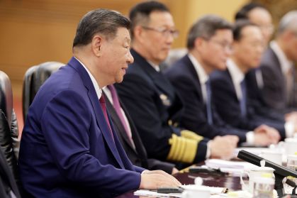 O presidente chinês Xi Jinping discursa durante uma reunião bilateral com o presidente dos EUA, Donald Trump, no Grande Salão do Povo, em 14 de maio de 2026, em Pequim, China