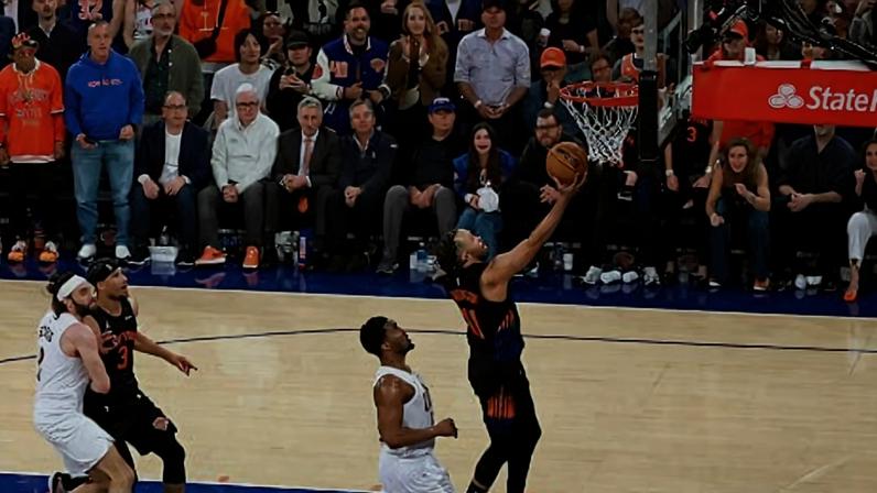 Jalen Brunson beats the defense for a layup in the fourth quarter as the Knicks rolled past the Cavaliers 109-93 in Game 2 of the Eastern Conference finals.