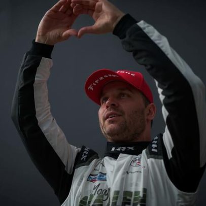 Rosenqvist vence Indy 500 mais disputado da história em passe no último segundo