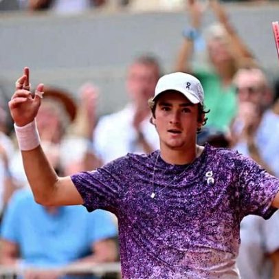 João Fonseca surpreende Djokovic após sair dois sets atrás no Aberto da França