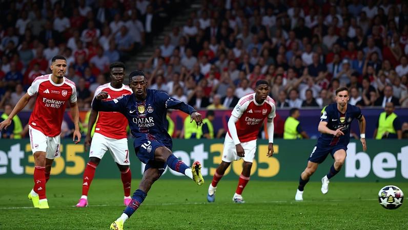 Dembele, do PSG, marca gol de pênalti que deixou empatada a final da Champions contra o Arsenal