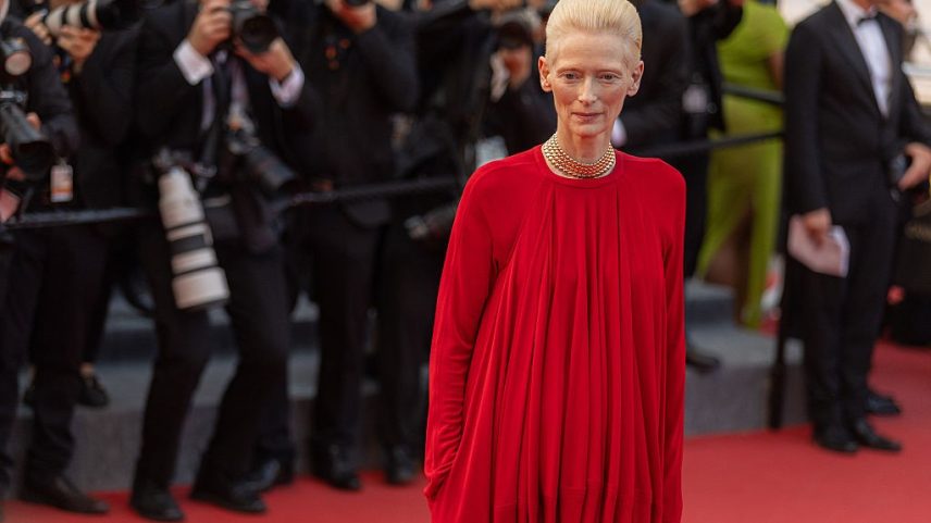 Tilda Swinton em Cannes: até ela se rendeu ao encanto do plissado