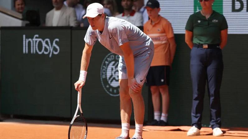 Jannik Sinner em Roland Garros (Matthew Stockman/Getty Images)